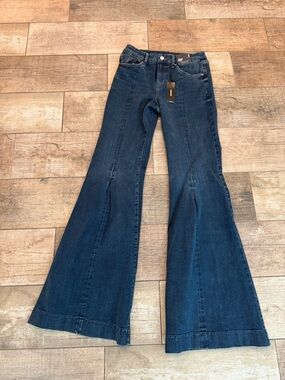 Express Dark Blue 70s Flare Stretch Mid-Rise Flare Jeans New NWT Bellbottom